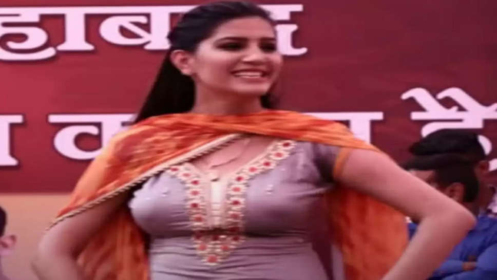 Sapna Choudhary Sapna Choudhary danced on the stage without bra looked black from inside