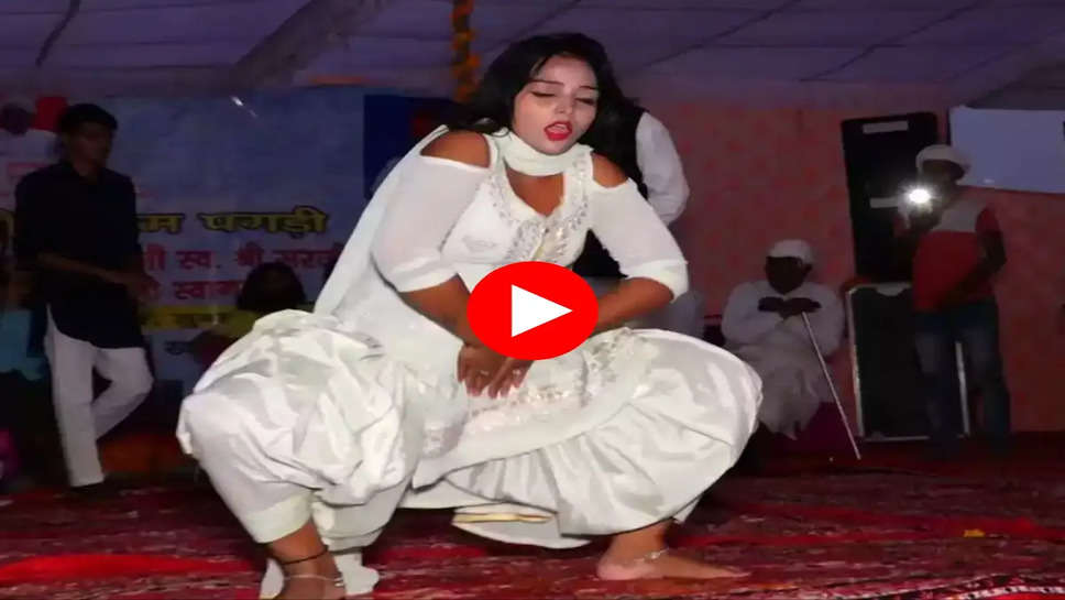 Haryanvi Dance: Komal Choudhary की हॉट डांस की वीडियो देख मच रहा हड़कंप 